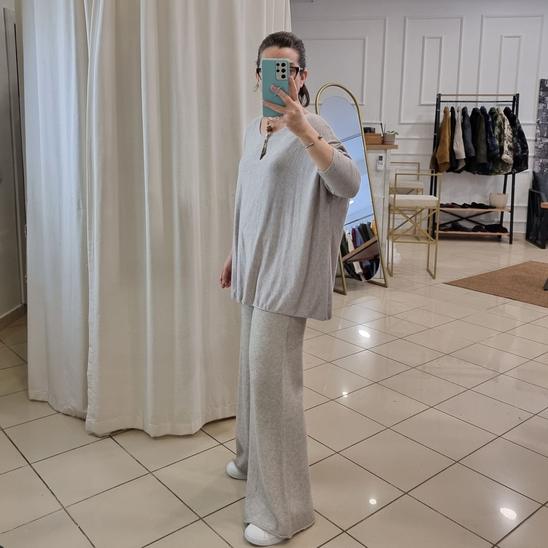 Bej Yumuşak Doku Düz Kesim Triko Kazak İtalyan