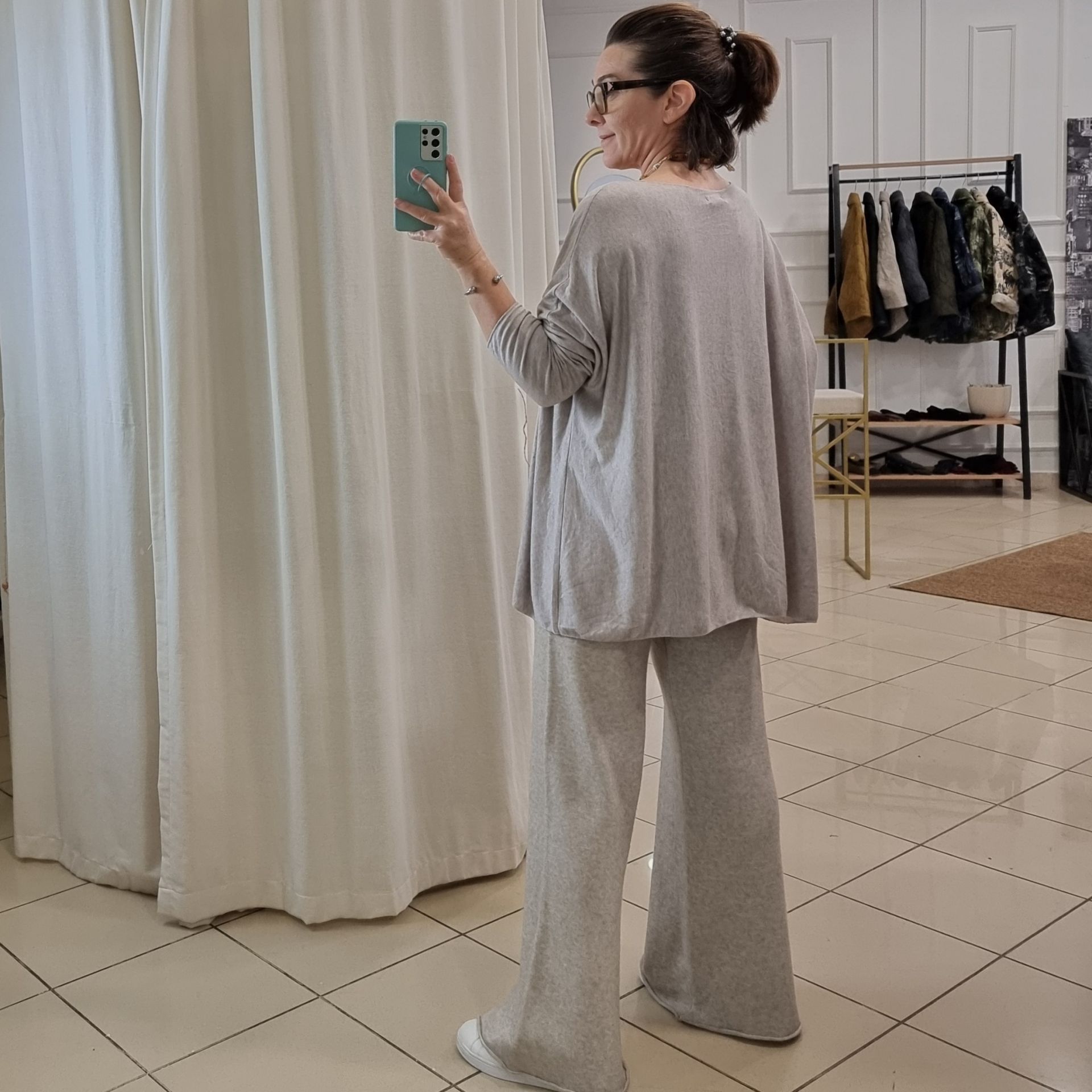 Bej Yumuşak Doku Düz Kesim Triko Kazak İtalyan