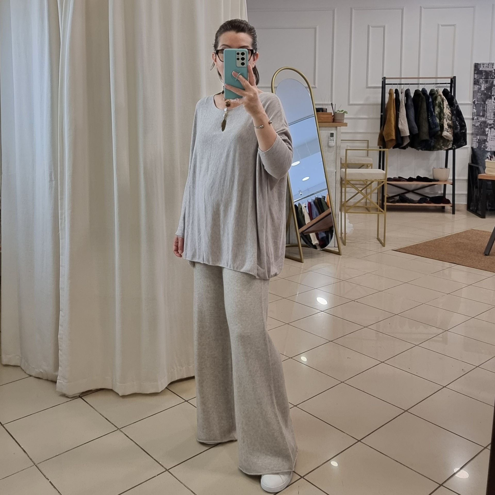 Bej Yumuşak Doku Düz Kesim Triko Kazak İtalyan