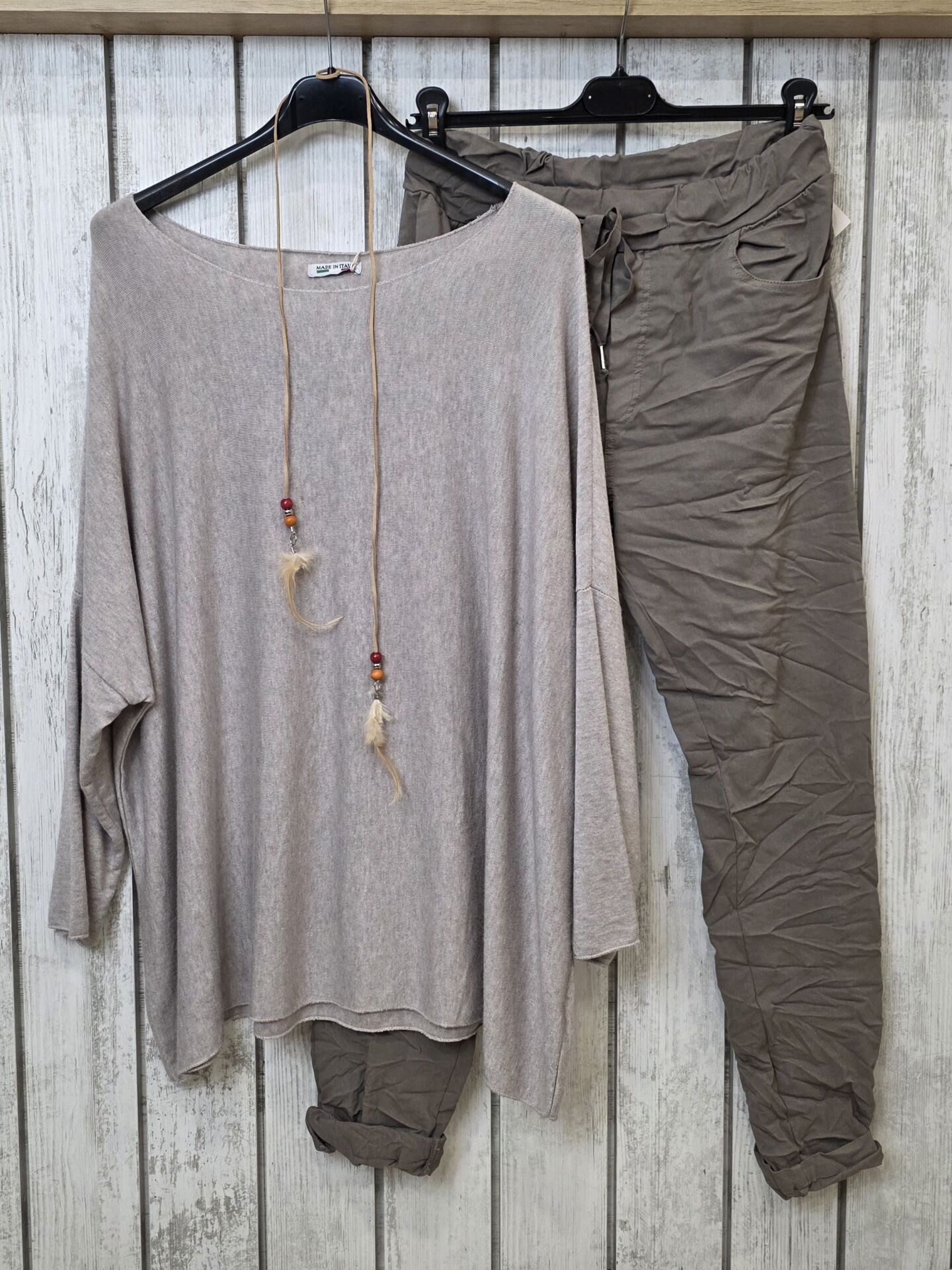 Bej Yumuşak Doku Düz Kesim Triko Kazak İtalyan