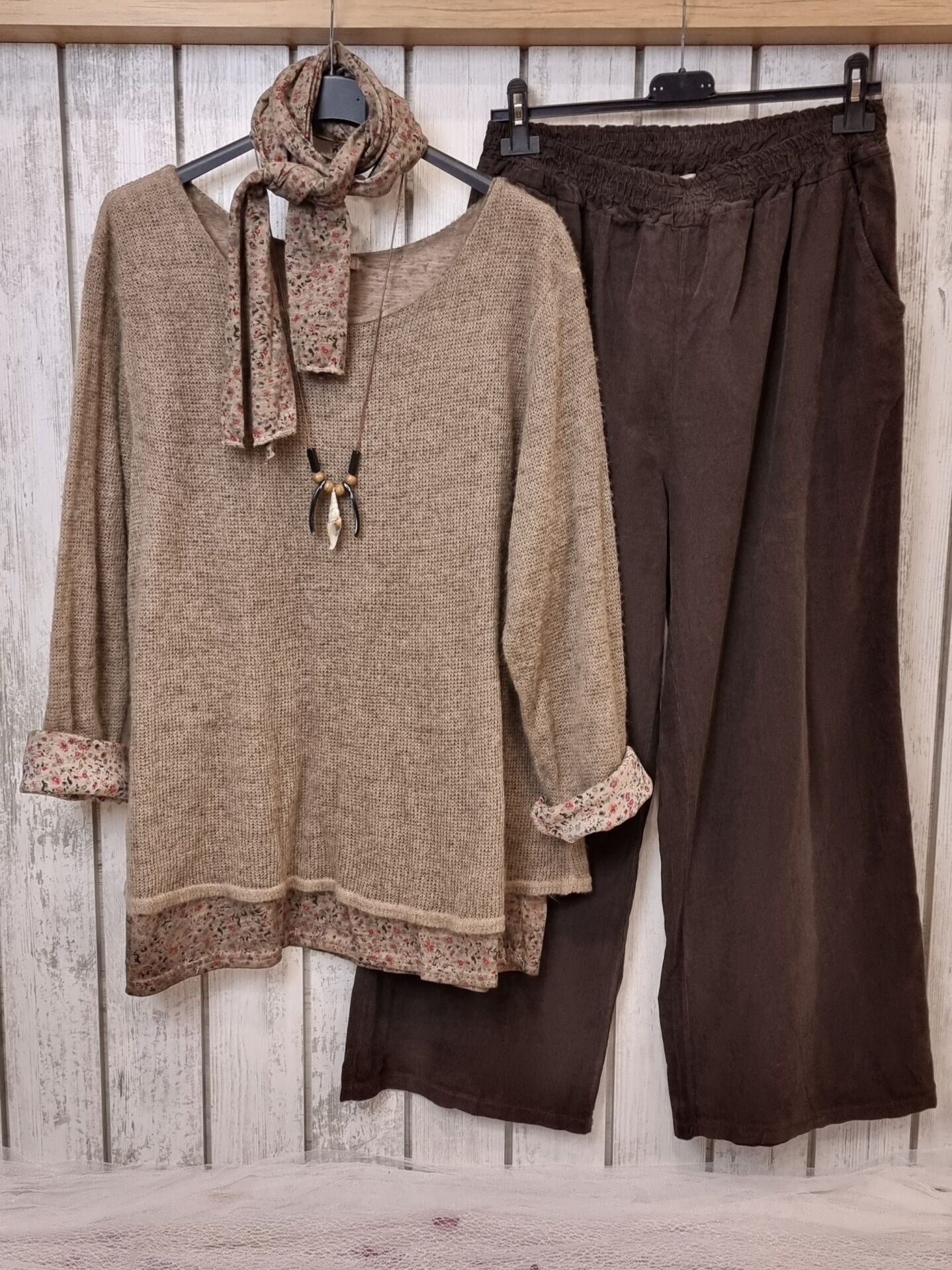 Düz Kesim İnce Kadife Kahverengi Pantolon