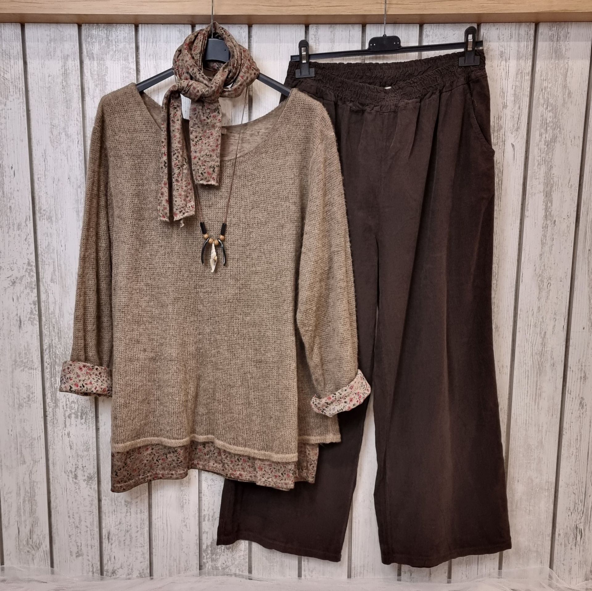 Düz Kesim İnce Kadife Kahverengi Pantolon