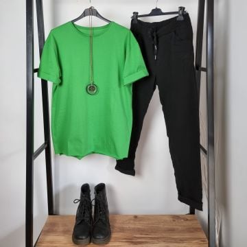 Yanları Yırtmaçlı Yeşil Tişört