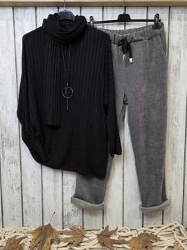 Siyah Atkılı V Yaka İtalyan Triko Kazak