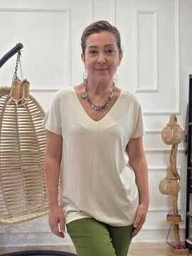 Yumuşak Triko V Yaka Tişört Beyaz