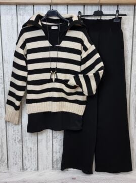 Yaka Detaylı Çizgili Yün Kazak