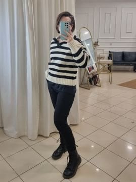 Yaka Detaylı Çizgili Yün Kazak